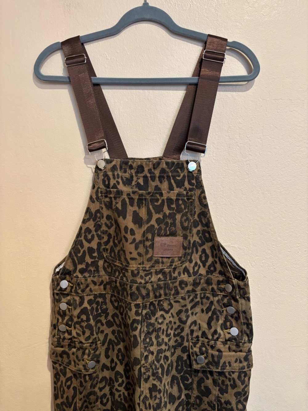 Leopard Print Overalls with Brown Straps and Pockets, Women’s size Large - Picture 2 of 7